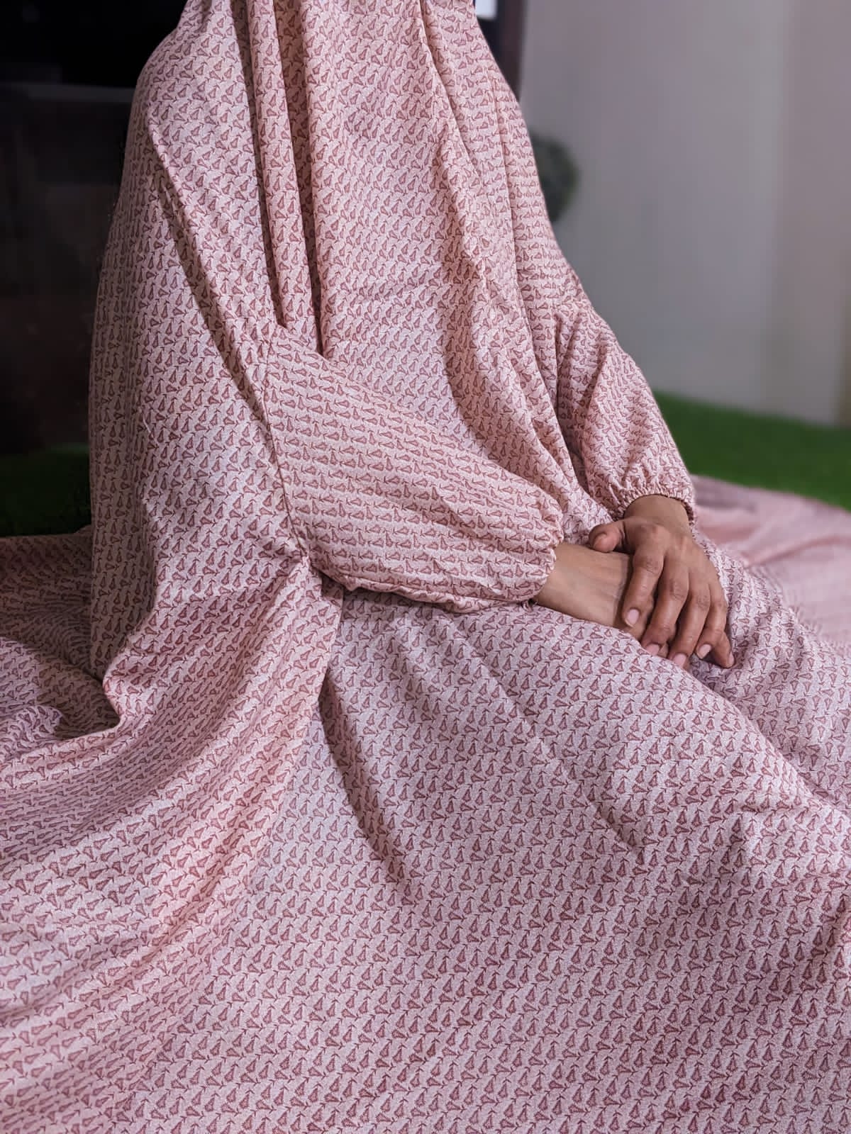 NAMAZ CHADDAR WITH SLEEVES - ICY PINK ART MEDIUM