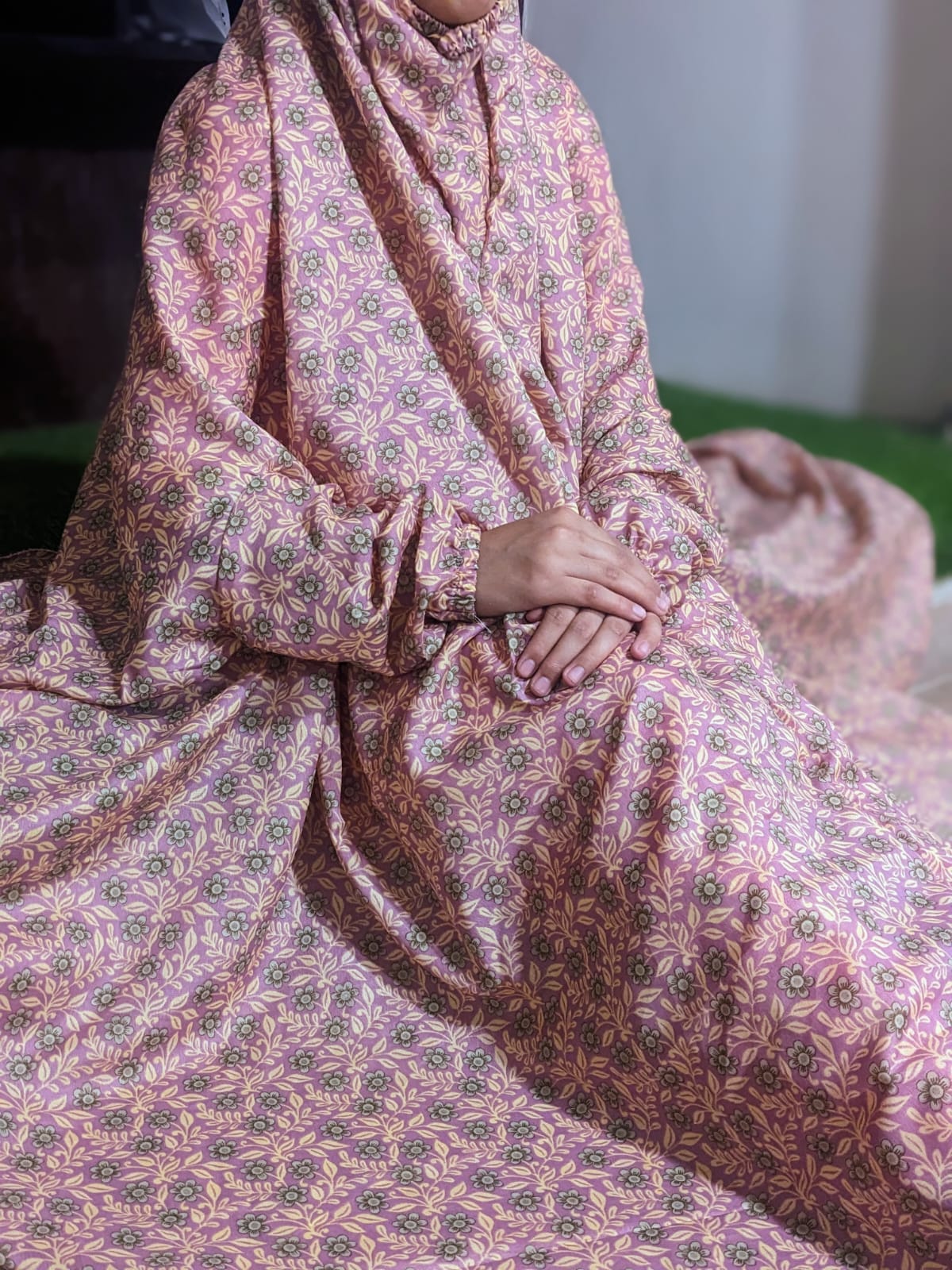 NAMAZ CHADDAR WITH SLEEVES N NIQAB - TEA PINK WITH VINCA ROSIA LARGE